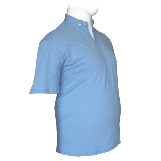 Polo πικέ ελαστικό μονόχρωμο με μεταλλικό patch και κουμπί στο γιακά - Cornflower Blue