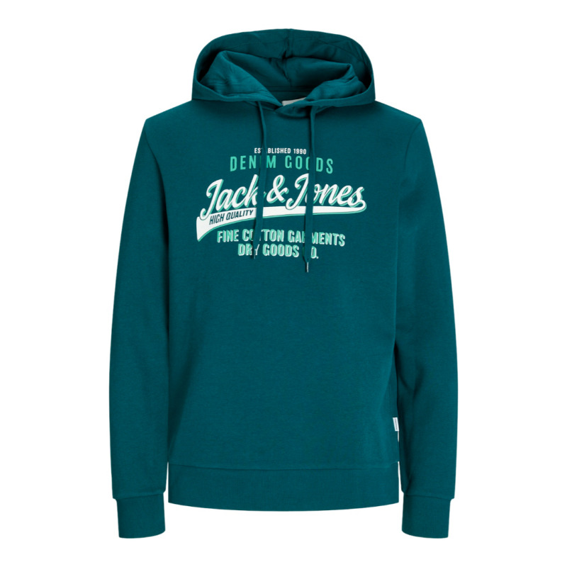 Sweat hoodie της Jack %26 Jones με plus fit εφαρμογή,κατασκευασμένο από σύμμεικτο φούτερ ύφασμα εξαιρετικής πλέξης και νηματοβαφής που σαν ιδιαίτερο χαρακτηριστικό του πέρα της ιδιαίτερης μεταξοτυπίας του έχει την άνεση κινήσεων λόγω της ελαστικότητας του και της απαλής του αίσθησης στην επαφή με το δέρμα. Με ένα πολύ μεγάλο εύρος συνδυασμών που καλύπτει από παντελόνια φόρμας μέχρι τζιν, καπαρτινέ παντελόνια και cargo παντελόνες, τα φούτερ τύπου hoodie αποτελούν αναπόσπαστο κομμάτι κάθε χειμερινής γκαρνταρόμπας για ένα χαλαρό και άνετο look.