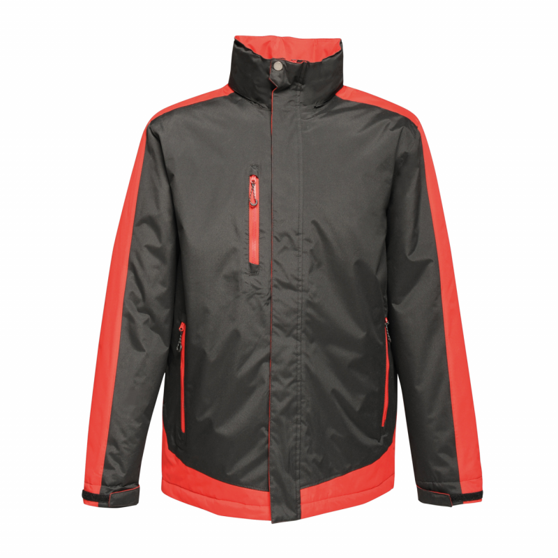 Το Softshell Jacket Contrast Insulated είναι ένα σύγχρονο και πρακτικό μπουφάν, σχεδιασμένο για απόλυτη άνεση και προστασία. Ιδανικό για καθημερινή χρήση σε εξωτερικούς χώρους και δραστηριότητες, συνδυάζει υψηλή απόδοση με οικολογική συνείδηση. Χαρακτηριστικά:Υλικό: Κατασκευασμένο από ανακυκλωμένα υλικά.Αντοχή στον καιρό: Αδιάβροχο και αντιανεμικό, εξασφαλίζει προστασία από τις καιρικές συνθήκες.Διαπνευσιμότητα: Το υλικό του επιτρέπει τη ροή αέρα, διατηρώντας την άνεση ακόμη και σε έντονη δραστηριότητα.Άνεση κίνησης: Ελαστικό υλικό για ελευθερία κινήσεων.Σχεδιασμός: Λιτός και κομψός σχεδιασμός με μοντέρνες λεπτομέρειες.Τσέπες: Πολλαπλές εξωτερικές και εσωτερικές τσέπες με φερμουάρ για ασφαλή αποθήκευση αντικειμένων.Αυτό το μπουφάν είναι η τέλεια επιλογή για όσους αναζητούν προστασία από τα στοιχεία της φύσης, χωρίς να θυσιάζουν την οικολογική τους συνείδηση και το στυλ τους.